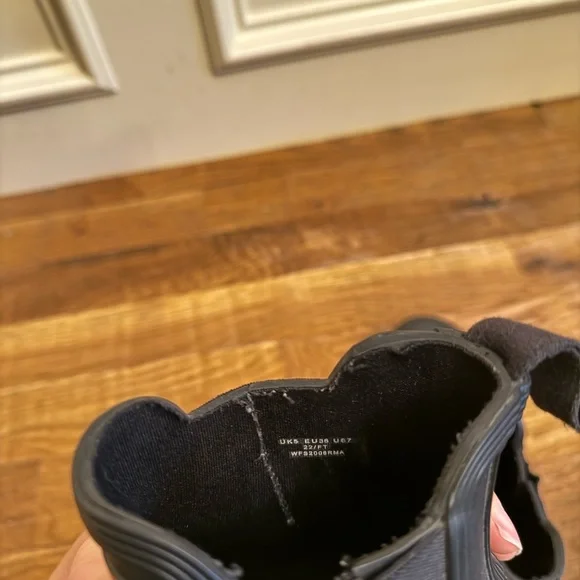 Hunter Black Rain Boots Waterproof Ankle Design - Picture 7 of 8